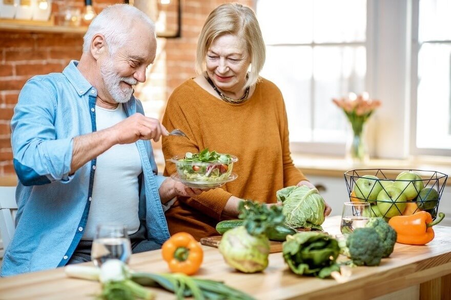 Chế độ dinh dưỡng cho người cao tuổi quan trọng ra sao?